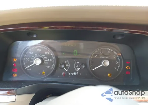 2008 Lincoln Town Car Signature Limited из США, поврежденный, VIN 2LNHM82VX8X642586